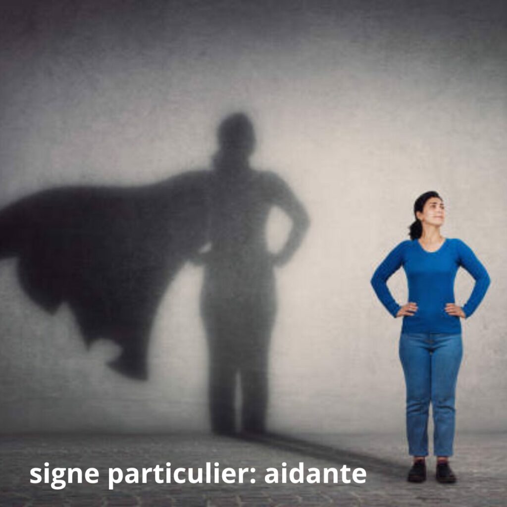 Femme avec une cape pour expliquer son rôle d'aidante au quotidien